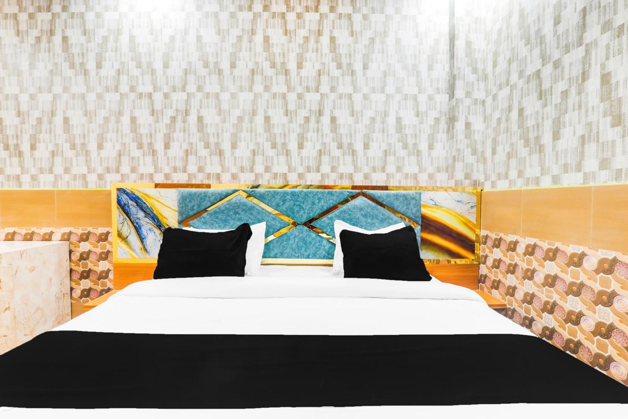 Hotel O V. K Palace Inn Lucknow Zewnętrze zdjęcie